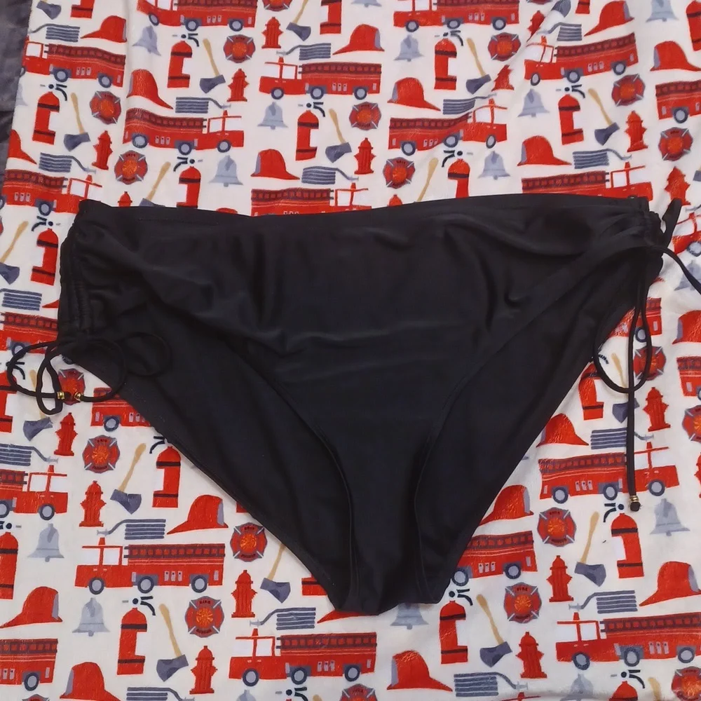 Time and Tru‎ black swimsuit bottoms
